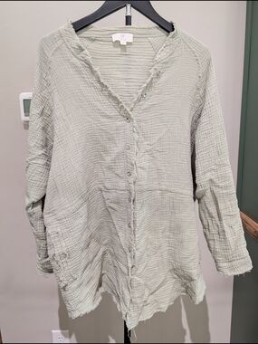 P Cill Soft  Button-Front Top in Pale Sage